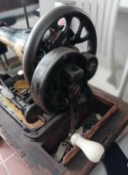 DİKİŞ MAKİNESİ, SINER DİKİŞ MAKİNESİ.. NADİR BİR MARKA,  ORİJİNAL KUTUSUNDA ORİJİNÂLANAHTARIİLE,   AFRİKA KITASINA ÖZEL ÜRETİM DİKİŞ MAKİNESİ..