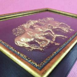 ALTIN VARAK YILKI ATLARI KABARTMA 3D GÖRSELLİ MUKAVVA ÇİKOLATA KUTUSU