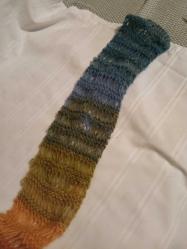 Batik iple örüldü dar uzun atkı