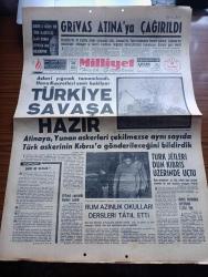 Milliyet Gazetesi - Turkish Newspaper - 19 Kasım 1961 - şimdi ne olacak yazan Abdi İpekçi Başmakale - Grivas Atina'ya çağrıldı - Kıbrıs'a giren tek Türk gazetecisi Sami Kohen Lefkoşa'dan bildiriyor - askeri yığınaklar tamamlandı Türkiye savaşa hazır - Hava Kuvvetleri Emir bekliyor - Ankara'da Çankaya sırtlarına yerleştirilen uçaksavar topları - Atina'ya Yunan askerleri çekilmezse aynı sayıda Türk askerinin Kıbrıs'a gönderileceğini bildirdik - Türk jetleri Dün Kıbrıs üzerinde uçtu - geçitkaledeki Türk mücahitlerinin kumandanı rumlar tarafından dün Türk kesimine teslim edilirken fotoğraf -U Thant raporunda rumları suçladı - Kıbrıs yakınında Amerikan filosu yok - kaçırılan ikinci fırsat yazan Ulunay - suya sabuna dokunarak yazan Metin Toker - Amerikan uçakları Hanoi'yi bombaladı - alsancak'ta liderler resmi geçidi Beşiktaş Göztepe önünde fotoğraf - serbest güreş takımımız Yeni Delhiden döndü - şampiyonluk kazanan Ahmet Ayık antrenör Mehmet Oktav tarafından kutlanıyor fotoğraf