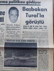 Milliyet Gazetesi - Turkish Newspaper - 22 Kasım 1967 - Ne oluyor ne olabilir yazan Abdi İpekçi Başmakale - Yunanistan yatıştırma politikası güdüyor - Mehmet Ali Birand Atina'dan bildiriyor - Atina cevap yerine görüşme teklifi etti - Yunan sınırında devriye gezen ve gözetleme yapan kuvvetlerimize ait araçlar fotoğraf - Fazıl Küçük Kıbrıs anavatanı dört gözle bekliyor - Başbakan Süleyman Demirel genelkurmay Başkanı Tural ile görüştü - pilotlar uçak içinde nöbette fotoğraf - bayrak radyosuna göre Kıbrıs'ta yine çarpışmalar oldu - Kıbrıs'a giren tek Türk gazetecisi Sami Kohen Lefkoşa'dan bildiriyor - gençlik Bugün savaş isteme mitingi yapıyor - suya sabuna dokunarak yazan Metin Toker - karar günleri yazan Orhan Erkanlı - Atletico Madrid'in Milyoner Başkanı Calderon fotoğraf - Göztepe ile maç yapmak için gelen Atletico Madrid'li futbolcuların güzel eşleri fotoğraf - Avrupa fuar şehirleri kupası ikinci tur eleme maçı - Göztepe Atletico Madrid - Göztepe antrenörü Adnan Süvari - Galatasaray