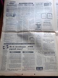 Milliyet Gazetesi - Turkish Newspaper - 23 Kasım 1967 - gerçekler zamanında görülmez ise yazan Abdi İpekçi Başmakale - Türk Yunan askeri hazırlıkları - Yunanistan'ın görüşme teklifini reddettik ya teminat ya savaş - Atina askeri çekeceğine dair teminatı 1 2 günde vermezse harekatın başlayacağı  bildirildi - Rumlar Türkler yine blöf yapıyor diyor - Oramiral Necdet Uran İskenderun'da merasim kıtasını teftiş ediyor fotoğraf - Mersin'e doğru kaydırılan kara kuvvetlerine ait birlik ve malzemeler fotoğraf - Kıbrıs'a giren tek Türk gazetecisi Sami Kohen bildiriyor - genelkurmay Başkanı Orgeneral Cemal Tural yeni kutsal görevlere yönelme heyecanı içindeyiz dedi - İngiliz basını Türkler çok haklı olacaklar dedi - Mehmet Ali Birand Atina'dan bildiriyor - gençliğin Savaş mitinginde kana karşı kan istedi - 10 binlerce mitingi Karaköy köprüsü üzerinde yürürken fotoğraf - mitingçilerden biri Alman konsolosluğunun duvarına bayrak dikerken görülüyor fotoğraf -  Göztepe 3. Turda - Atletico Madrid