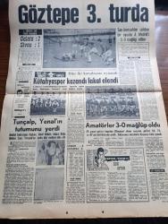 Milliyet Gazetesi - Turkish Newspaper - 23 Kasım 1967 - gerçekler zamanında görülmez ise yazan Abdi İpekçi Başmakale - Türk Yunan askeri hazırlıkları - Yunanistan'ın görüşme teklifini reddettik ya teminat ya savaş - Atina askeri çekeceğine dair teminatı 1 2 günde vermezse harekatın başlayacağı  bildirildi - Rumlar Türkler yine blöf yapıyor diyor - Oramiral Necdet Uran İskenderun'da merasim kıtasını teftiş ediyor fotoğraf - Mersin'e doğru kaydırılan kara kuvvetlerine ait birlik ve malzemeler fotoğraf - Kıbrıs'a giren tek Türk gazetecisi Sami Kohen bildiriyor - genelkurmay Başkanı Orgeneral Cemal Tural yeni kutsal görevlere yönelme heyecanı içindeyiz dedi - İngiliz basını Türkler çok haklı olacaklar dedi - Mehmet Ali Birand Atina'dan bildiriyor - gençliğin Savaş mitinginde kana karşı kan istedi - 10 binlerce mitingi Karaköy köprüsü üzerinde yürürken fotoğraf - mitingçilerden biri Alman konsolosluğunun duvarına bayrak dikerken görülüyor fotoğraf -  Göztepe 3. Turda - Atletico Madrid