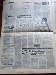 Milliyet Gazetesi - Turkish Newspaper - 24 Kasım 1967 - son çabalar yazan Abdi İpekçi Başmakale - siyasi çabalar sonuç vermiyor - Yunanistan'da tam Savaş düzenine girdi - Mehmet Ali Birand Atina'dan bildiriyor - Kıbrıs'a giren tek Türk gazetecisi Sami Kohen Lefkoşa'dan bildiriyor - Sami Kohen'in Geçitkale ve Boğazköy'den yolladığı en son fotoğraflar - Cyrus Vance'ı Ankara'ya getiren uçağın Esenboğa havalimanı'na inmesini önlemek amacıyla piste oturan gençler fotoğraf - gençler Amerika bizi durduramaz dövizi taşıyor fotoğraf - Amerikan cumhurbaşkanı Johnson'un özel temsilcisi  Cyrus Vance'ın uçağı esenboğa'ya indirilmedi - Ankara'da amerikalılara ait bazı binaların camları kırıldı - Bulgaristan Arnavutluk ve Yugoslavya Yunan sınırında yığınak yapıyor - Grivasçı Patris gazetesi önünde bomba patladı - TRT'nin denetimi yazan Profesör Doktor İsmet Giritli - Göztepe antrenörü Adnan Süvari her şey Türk futbolu için fotoğraf - fuar şehirleri kupası'nda yarı finali oynayabiliriz