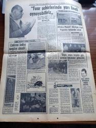 Milliyet Gazetesi - Turkish Newspaper - 24 Kasım 1967 - son çabalar yazan Abdi İpekçi Başmakale - siyasi çabalar sonuç vermiyor - Yunanistan'da tam Savaş düzenine girdi - Mehmet Ali Birand Atina'dan bildiriyor - Kıbrıs'a giren tek Türk gazetecisi Sami Kohen Lefkoşa'dan bildiriyor - Sami Kohen'in Geçitkale ve Boğazköy'den yolladığı en son fotoğraflar - Cyrus Vance'ı Ankara'ya getiren uçağın Esenboğa havalimanı'na inmesini önlemek amacıyla piste oturan gençler fotoğraf - gençler Amerika bizi durduramaz dövizi taşıyor fotoğraf - Amerikan cumhurbaşkanı Johnson'un özel temsilcisi  Cyrus Vance'ın uçağı esenboğa'ya indirilmedi - Ankara'da amerikalılara ait bazı binaların camları kırıldı - Bulgaristan Arnavutluk ve Yugoslavya Yunan sınırında yığınak yapıyor - Grivasçı Patris gazetesi önünde bomba patladı - TRT'nin denetimi yazan Profesör Doktor İsmet Giritli - Göztepe antrenörü Adnan Süvari her şey Türk futbolu için fotoğraf - fuar şehirleri kupası'nda yarı finali oynayabiliriz