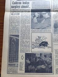 Milliyet Gazetesi - Turkish Newspaper - 24 Kasım 1967 - son çabalar yazan Abdi İpekçi Başmakale - siyasi çabalar sonuç vermiyor - Yunanistan'da tam Savaş düzenine girdi - Mehmet Ali Birand Atina'dan bildiriyor - Kıbrıs'a giren tek Türk gazetecisi Sami Kohen Lefkoşa'dan bildiriyor - Sami Kohen'in Geçitkale ve Boğazköy'den yolladığı en son fotoğraflar - Cyrus Vance'ı Ankara'ya getiren uçağın Esenboğa havalimanı'na inmesini önlemek amacıyla piste oturan gençler fotoğraf - gençler Amerika bizi durduramaz dövizi taşıyor fotoğraf - Amerikan cumhurbaşkanı Johnson'un özel temsilcisi  Cyrus Vance'ın uçağı esenboğa'ya indirilmedi - Ankara'da amerikalılara ait bazı binaların camları kırıldı - Bulgaristan Arnavutluk ve Yugoslavya Yunan sınırında yığınak yapıyor - Grivasçı Patris gazetesi önünde bomba patladı - TRT'nin denetimi yazan Profesör Doktor İsmet Giritli - Göztepe antrenörü Adnan Süvari her şey Türk futbolu için fotoğraf - fuar şehirleri kupası'nda yarı finali oynayabiliriz