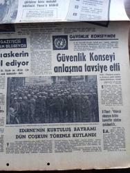 Milliyet Gazetesi - Turkish Newspaper - 26 Kasım 1967 - samimi bir uzlaşma mı yeni bir Bizans oyunu mu yazan Abdi İpekçi Başmakale - Johnson'un temsilcisinin getirdiği plan Ankara'da olumlu karşılandı fotoğraf - Kıbrıs konusunda hava yumuşuyor - anlaşma planı maddeleri - güvenlik konseyi anlaşma tavsiye etti - Edirne'nin Kurtuluş Bayramı Dün Coşkun törenle kutlandı fotoğraf - Kıbrıs'a giren tek Türk gazetecisi Sami Kohen Lefkoşa'dan bildiriyor - Türk Ortodoks kilisesi makarios'u tel'in etti - Kıbrıs Türk lideri Doktor Fazıl Küçük Türk askeri gelmelidir dedi - Ayyar Hamza yazan Ulunay - bildiklerim gördüklerimin yanında hiçmiş yazan Turgay Şeren - Fenerbahçe İskenderunspor ile oynuyor - RCD Kupası Türkiye İran - bugün basketbol maçları gündüz oynanacak - at yarışları - ipana diş macunu - Demirspor tur atladı - Galatasaray vefa ile karşılaşıyor