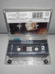 Kaset Cypress hill black sunday hiphop albüm. Orijinal 1994 baskı. Sorunsuz çalışıyor. Kartonet tertemiz koleksiyonluk