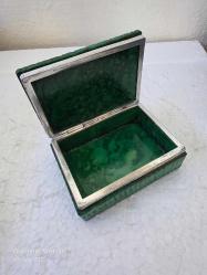 El boyama İtalyan Alabaster kutu koyu yeşil gümüş metal süslemeli mücevher kutusu vintage