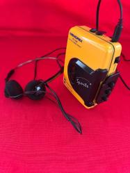 Retro Popart sarı renk FM radyolu walkman