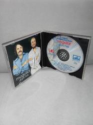 Cd Moğollar düm - tek albümü. Orijinal 1994 kırmızı bandrollü dönem baskı albüm. Disk 10 üzerinden 9,5 çok iyi durumda sorunsuz çalışıyor koleksiyonluk