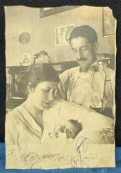 11x8 cm Osmanlı Dönemi Baba, Anne ve Bebek Fotoğrafı, Haliyle