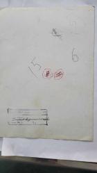 ZEYNEP DEĞİRMENCİOĞLU'NUN ORİJİNAL BÜYÜK BOY FOTOĞRAFI - 24 x 18 cm EBADINDA - ZEYNEP DEĞİRMENCİOĞLU 1960'LARDA ÇOCUK OLARAK YER ALDIĞI BİR YEŞİLÇAM FİLMİNDE YÖRESEL KOSTÜMLE SAHNEYE ÇIKIP TÜRKÜ OKURKEN ÇEKİLMİŞ BİR KARE