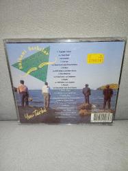 Cd Yeni Türkü Külhani şarkılar albümü. Orijinal 1994 sarı bandrollü dönem baskı albüm. Kartonetin bir yerinde yazı var. onun dışında temiz ve sağlam. Disk 10 üzerinden 9,5 çok iyi durumda sorunsuz çalışıyor koleksiyonluk