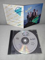 Cd Yeni Türkü Külhani şarkılar albümü. Orijinal 1994 sarı bandrollü dönem baskı albüm. Kartonetin bir yerinde yazı var. onun dışında temiz ve sağlam. Disk 10 üzerinden 9,5 çok iyi durumda sorunsuz çalışıyor koleksiyonluk