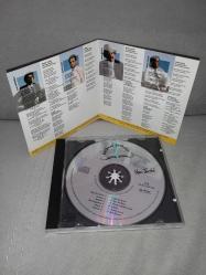 Cd Yeni Türkü Külhani şarkılar albümü. Orijinal 1994 sarı bandrollü dönem baskı albüm. Kartonetin bir yerinde yazı var. onun dışında temiz ve sağlam. Disk 10 üzerinden 9,5 çok iyi durumda sorunsuz çalışıyor koleksiyonluk