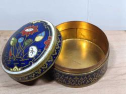 K232----ÇİÇEK DESENLİ KAPAK MİNELİ ESKİ PİRİNÇ KUTU