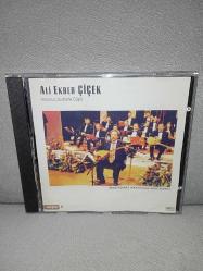 CD Ali Ekber Çiçek Yolumuz Gurbete Düştü - Arşiv 1. orijinal dinlemeyi etkilemeyen çizikler var baştan sona sorunsuz çalışıyor.