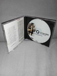 CD Ali Ekber Çiçek Yolumuz Gurbete Düştü - Arşiv 1. orijinal dinlemeyi etkilemeyen çizikler var baştan sona sorunsuz çalışıyor.