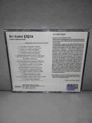 CD Ali Ekber Çiçek Yolumuz Gurbete Düştü - Arşiv 1. orijinal dinlemeyi etkilemeyen çizikler var baştan sona sorunsuz çalışıyor.