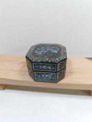 K231--- ÇİN SEDEF DEKORLU AHŞAP KUTU