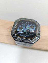 K231--- ÇİN SEDEF DEKORLU AHŞAP KUTU