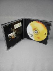 CD Zuhal Olcay başucu şarkıları 1.  Orijinal 2001 Ada Müzik. Disk 10 üzerinden 9.5 Sorunsuz çalışıyor. İyi durumda Koleksiyonluk