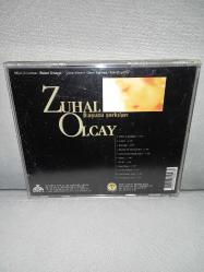CD Zuhal Olcay başucu şarkıları 1.  Orijinal 2001 Ada Müzik. Disk 10 üzerinden 9.5 Sorunsuz çalışıyor. İyi durumda Koleksiyonluk