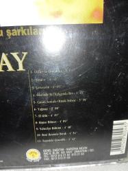 CD Zuhal Olcay başucu şarkıları 1.  Orijinal 2001 Ada Müzik. Disk 10 üzerinden 9.5 Sorunsuz çalışıyor. İyi durumda Koleksiyonluk