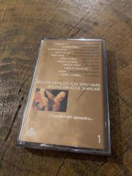 BÜLENT ORTAÇGİL İÇİN SÖYLENMİŞ BÜLENT ORTAÇGİL ŞARKILARI 1 / ŞARKILAR BİR OYUNDUR - ŞEBNEM FERAH / MAVİ SAKAL / MOR VE ÖTESİ... KASET