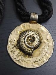 Yves Saint Laurent Madalyon/Kolye Ucu