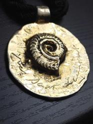 Yves Saint Laurent Madalyon/Kolye Ucu