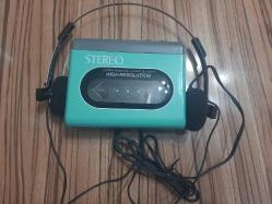 WALKMEN KASETÇALAR KULAKLIK DAHİL GRİ RENK SIFIR KULLANILMAMIŞ