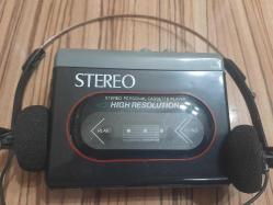 WALKMEN KASETÇALAR KULAKLIK DAHİL SİYAH RENK SIFIR KULLANILMAMIŞ