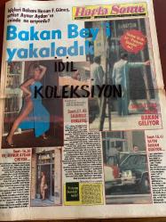 HAFTASONU GAZETESİ GAZETESİ DOĞUM GÜNÜ GAZETESİ (TURKİSH NEWSPAPER) - 5 EKİM 1979 -Hasan F. Güneş - Aynur Aydın - Barış Manço - Hülya Koçyiğit - Müjde Ar - Gönül Yazar - Kamil Sönmez - Osman Yağmurdereli - Cem Karaca - Münir Nurettin Selçuk - Marilyn Monroe— Sema Alkış - Mustafa Sağsöz - Necla Sönmez - Selçuk Ural - Sadi Alışık - Figen Han - Bülent Ersoy - Erhan Tuncay - Gökben - Hasan F. Güneş - Aynur Aydın - Christine Keeler (benzetme) - Ecevit - Sezen Aksu - Feri Cansel - Blondie - Evelyn Anthony - Mergal Gasparalı - James Kelly - Müjde Ar-Bakan Bey’i yakaladık - 40 günlük bebek gibi - Denizden çıktı uçağa bindi - Müjde Ar da hayırsız çıktı - Bu bebeklerin bir anlamı var - Evliliğin başladığı yerde sahne biter - Babadan oğula sanat mirası - Gönül Yazar’ın vücudunda canlı bir barometre var - Sahnelerin 2 ağır sıkleti - Eteklerinden üfürttü üstten üşüttü - MSP’li babanın jet kızı - Biz birbirimiz için yaratılmışız - Yeni Gökben’e yeni sevgili  Saat 11.45 sabırsız bekleyiş - Saat 12.20