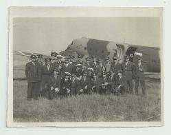 LOT.8 » PERVANELİ UÇAK VE BİR GRUP HAVACI ASKER FOTOĞRAFI...