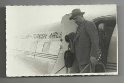 LOT.7 » TÜRK HAVA YOLLARI UÇAĞINDAN İNENLER TEMALI ESKİ FOTOĞRAF...