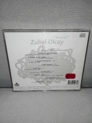 Cd Zuhal Olcay ihanet albümü. Orijinal Ada Müzik kırmızı bandrollü dönem baskı albüm. Kartonet tertemiz. Disk 10 üzerinden 9,5 çok iyi durumda sorunsuz çalışıyor koleksiyonluk