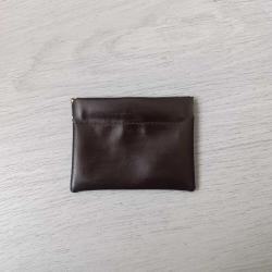 Akbank logolu cüzdanı.