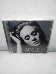 Cd Adele 21 albümü. Orijinal 2011 baskı. Dinlemeyi etkilemeyen çizikler var sorunsuz çalışıyor. Kartonet tertemiz koleksiyonluk
