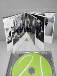 Cd Adele 21 albümü. Orijinal 2011 baskı. Dinlemeyi etkilemeyen çizikler var sorunsuz çalışıyor. Kartonet tertemiz koleksiyonluk