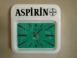 BAYER ASPİRİN REKLAMLI PLEKSİGLAS QUARTZ DUVAR SAATİ. NADİR BULUNTU.