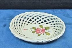 İtalya Bassano İmzalı El Yapımı Kafes Örme İşçilikli ( Ajurlu ) Tahminen 1960'lar Seramik Çerezlik