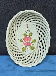 İtalya Bassano İmzalı El Yapımı Kafes Örme İşçilikli ( Ajurlu ) Tahminen 1960'lar Seramik Çerezlik