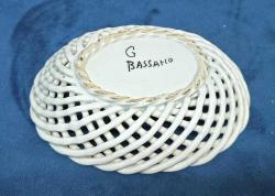 İtalya Bassano İmzalı El Yapımı Kafes Örme İşçilikli ( Ajurlu ) Tahminen 1960'lar Seramik Çerezlik