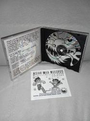 Cd The Bruce Lee Band - The B. Lee Band. Orijinal 1996 Kore baskı. Dinlemeyi etkilemeyen çizikler var. Sorunsuz çalışıyor. NADİR Koleksiyonluk