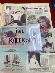 HAFTASONU GAZETESİ GAZETESİ DOĞUM GÜNÜ GAZETESİ (TURKİSH NEWSPAPER) - 19 KASIM 1976 -Farah Pehlevi - Hülya Koçyiğit - Selim Soydan - Gülşah - Bülent Ecevit - Emel Sayın - Osman Karvan - Muazzez Abacı - Hasan Heybetli - Öztürk Serengil - Brigitte Bardot - İnci Sarlı - Hilmi Çoşkun - Afyer Güvender - Erol Simavi -Tijen Par - Yaşlı Şirin - Genç Şirin - Eflatun Nuri - Sabiko - Nübler - Türker İnanoğlu - Jale Altuğ - Metin Serezli - Adnan Şenses - Erol Evgin -Farah intihara teşebbüs etti - Ve Hülya boyun eğdi - Gülşah’sız ve Selim’siz yapamam - Yuvamdan uzak yaşayamayacağımı anladım - İkinizin de yanımda olmasını istiyorum - İşte öpülecek dudaklar - Ünlü jönlerin gözünde her biri ateş parçası - Bu dudakların üstünlüğü tartışılmaz - Sesin güzel, dudağının güzelliğinden geliyor - Coca-Cola meşrubat kapaklarıyla kupa sahibi olurken takımların posterlerini tamamlarken kazanın - Aksilikler peş peşe geliyor - Üzerinde nazar var - Bugün bize yarın size - Sosyeteyi atlattılar - Öztürk Serengil ve 3