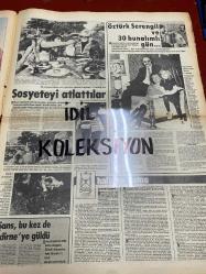 HAFTASONU GAZETESİ GAZETESİ DOĞUM GÜNÜ GAZETESİ (TURKİSH NEWSPAPER) - 19 KASIM 1976 -Farah Pehlevi - Hülya Koçyiğit - Selim Soydan - Gülşah - Bülent Ecevit - Emel Sayın - Osman Karvan - Muazzez Abacı - Hasan Heybetli - Öztürk Serengil - Brigitte Bardot - İnci Sarlı - Hilmi Çoşkun - Afyer Güvender - Erol Simavi -Tijen Par - Yaşlı Şirin - Genç Şirin - Eflatun Nuri - Sabiko - Nübler - Türker İnanoğlu - Jale Altuğ - Metin Serezli - Adnan Şenses - Erol Evgin -Farah intihara teşebbüs etti - Ve Hülya boyun eğdi - Gülşah’sız ve Selim’siz yapamam - Yuvamdan uzak yaşayamayacağımı anladım - İkinizin de yanımda olmasını istiyorum - İşte öpülecek dudaklar - Ünlü jönlerin gözünde her biri ateş parçası - Bu dudakların üstünlüğü tartışılmaz - Sesin güzel, dudağının güzelliğinden geliyor - Coca-Cola meşrubat kapaklarıyla kupa sahibi olurken takımların posterlerini tamamlarken kazanın - Aksilikler peş peşe geliyor - Üzerinde nazar var - Bugün bize yarın size - Sosyeteyi atlattılar - Öztürk Serengil ve 3