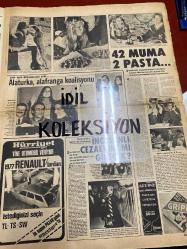 HAFTASONU GAZETESİ GAZETESİ DOĞUM GÜNÜ GAZETESİ (TURKİSH NEWSPAPER) - 19 KASIM 1976 -Farah Pehlevi - Hülya Koçyiğit - Selim Soydan - Gülşah - Bülent Ecevit - Emel Sayın - Osman Karvan - Muazzez Abacı - Hasan Heybetli - Öztürk Serengil - Brigitte Bardot - İnci Sarlı - Hilmi Çoşkun - Afyer Güvender - Erol Simavi -Tijen Par - Yaşlı Şirin - Genç Şirin - Eflatun Nuri - Sabiko - Nübler - Türker İnanoğlu - Jale Altuğ - Metin Serezli - Adnan Şenses - Erol Evgin -Farah intihara teşebbüs etti - Ve Hülya boyun eğdi - Gülşah’sız ve Selim’siz yapamam - Yuvamdan uzak yaşayamayacağımı anladım - İkinizin de yanımda olmasını istiyorum - İşte öpülecek dudaklar - Ünlü jönlerin gözünde her biri ateş parçası - Bu dudakların üstünlüğü tartışılmaz - Sesin güzel, dudağının güzelliğinden geliyor - Coca-Cola meşrubat kapaklarıyla kupa sahibi olurken takımların posterlerini tamamlarken kazanın - Aksilikler peş peşe geliyor - Üzerinde nazar var - Bugün bize yarın size - Sosyeteyi atlattılar - Öztürk Serengil ve 3