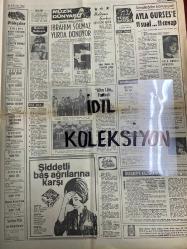 HAFTA SONU GAZETESİ DOĞUM GÜNÜ GAZETESİ (TURKİSH NEWSPAPER) - 16 KASIM 1967 - Yıl:1 Sayı:43- Yeni Çıkan Plaklar listesi -Zeki Müren-Fikret Hakan-Sevda Ferdağ-Tamer Yiğit-Zaliha-Sadıç Zaliha-Gülibin Eray-Peri-Han-Sevim Şengül-Durul Gence-Şahınbaş-Fatma Girik-İbrahim Solmaz-Ayla Gürses-George Lutrow-Altan Armağan-Jean Simmons-Richard Burton-Liz Taylor-Bayan Bayar-Bulent Karacan-Ali Şükrü-Muhterem Nur-Kemal İnci-Ümit Yaşar  Konsomatris ile başbaşa-Onunla tek müşterek yönümüz sevmek oldu-Tamer Yiğit’le barıştı diye Fikret Hakan Sevda Ferdağı dövdü-Zaliha eski menajeri ile kavga etti-Futbolcuların rekabeti aşk sahasına döküldü-Gülibin Eray Mısır’da beş film çevirecek-Eray’ın çevireceği filmler renkli sinemaskop olacak-Sevim Şengül Peri-Han ile kavga etti-Kavga neticesi Sevim Şengül sahneye çıkmadı-Jet sosyete ve artistler Dolce Vita yaşadılar-Durul Gence ve balerin-Şahınbaş ile İsviçreli-Kendilerinden geçmişler-Sabaha kadar süren alemde herkes gönlünce eğlendi-Yeni dansları öğretiyoruz